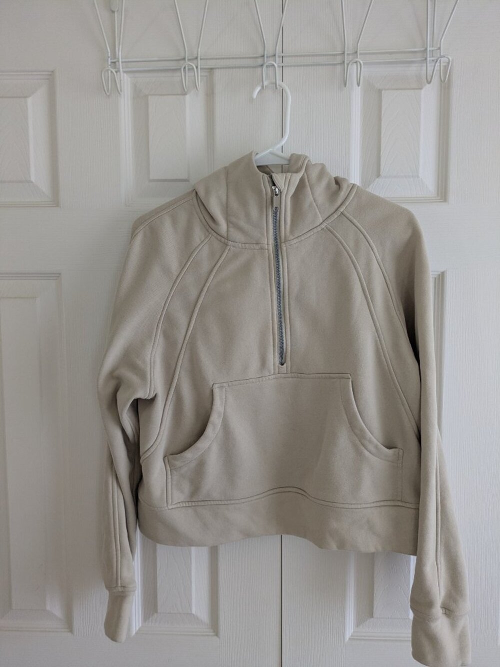 Cropped Pocket Hoodie in Cream/Natural Color Sweatshirt, size M